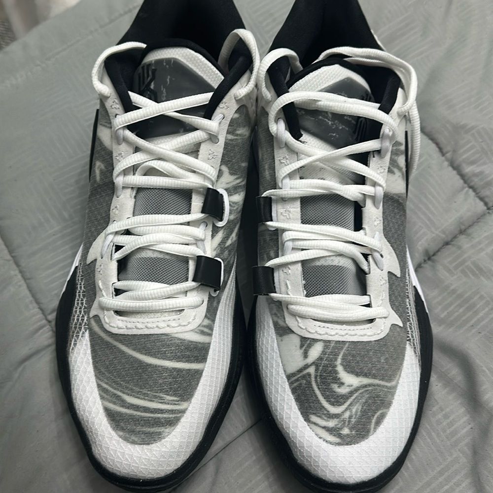 Nike Kyrie 8